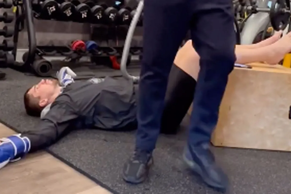 🎥 Glory kampioen Rico Verhoeven plat op zijn rug! 'Depressief worden'