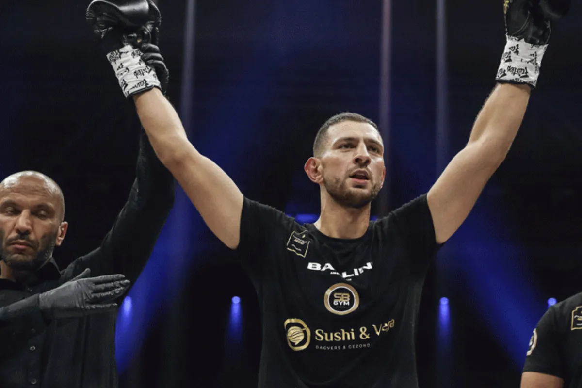Serkan Ozcaglayan slaat Sergej Braun knock-out op Glory 83 in Essen