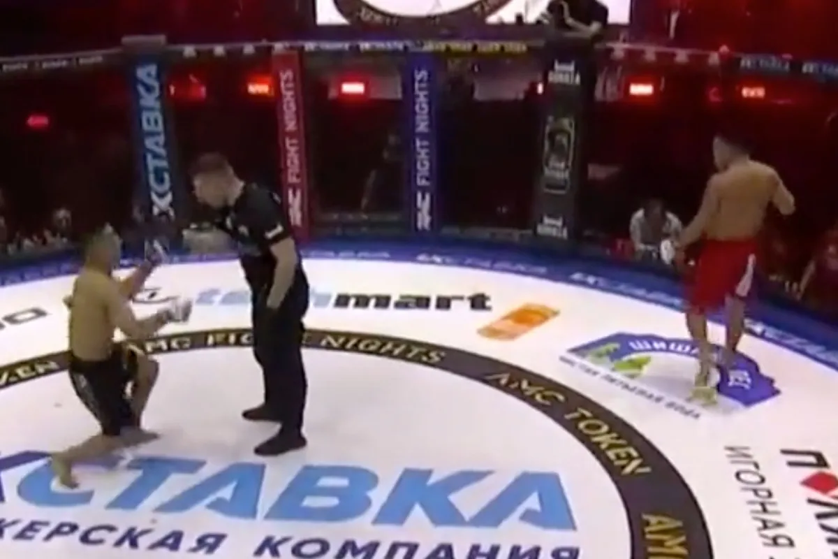 🎥 HUH! Vechter verliest 2 keer in dezelfde wedstrijd: 'Nog nooit meegemaakt'