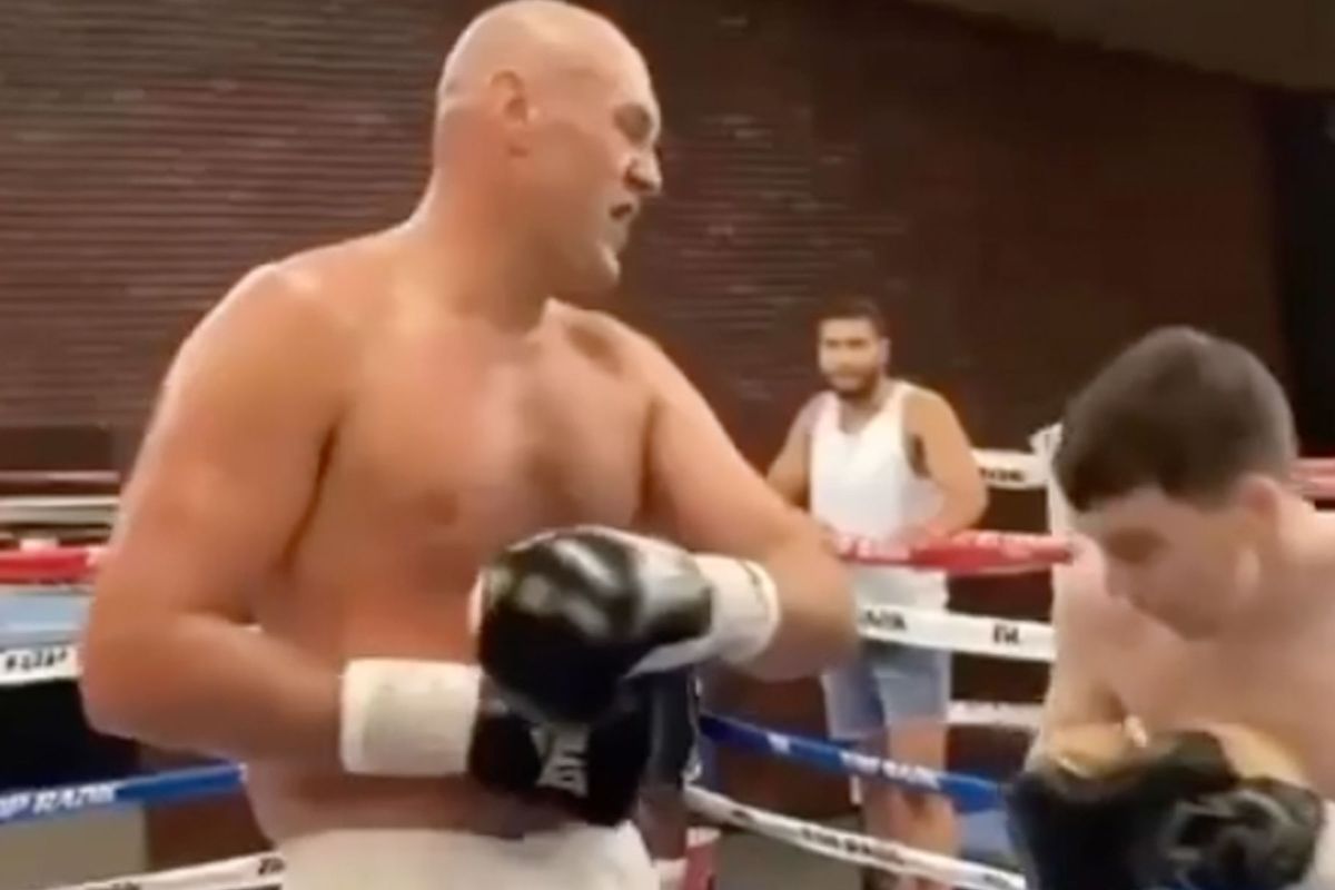🎥 'Breek mijn f*cking ribben!' Tyson Fury daagt sparringpartner uit