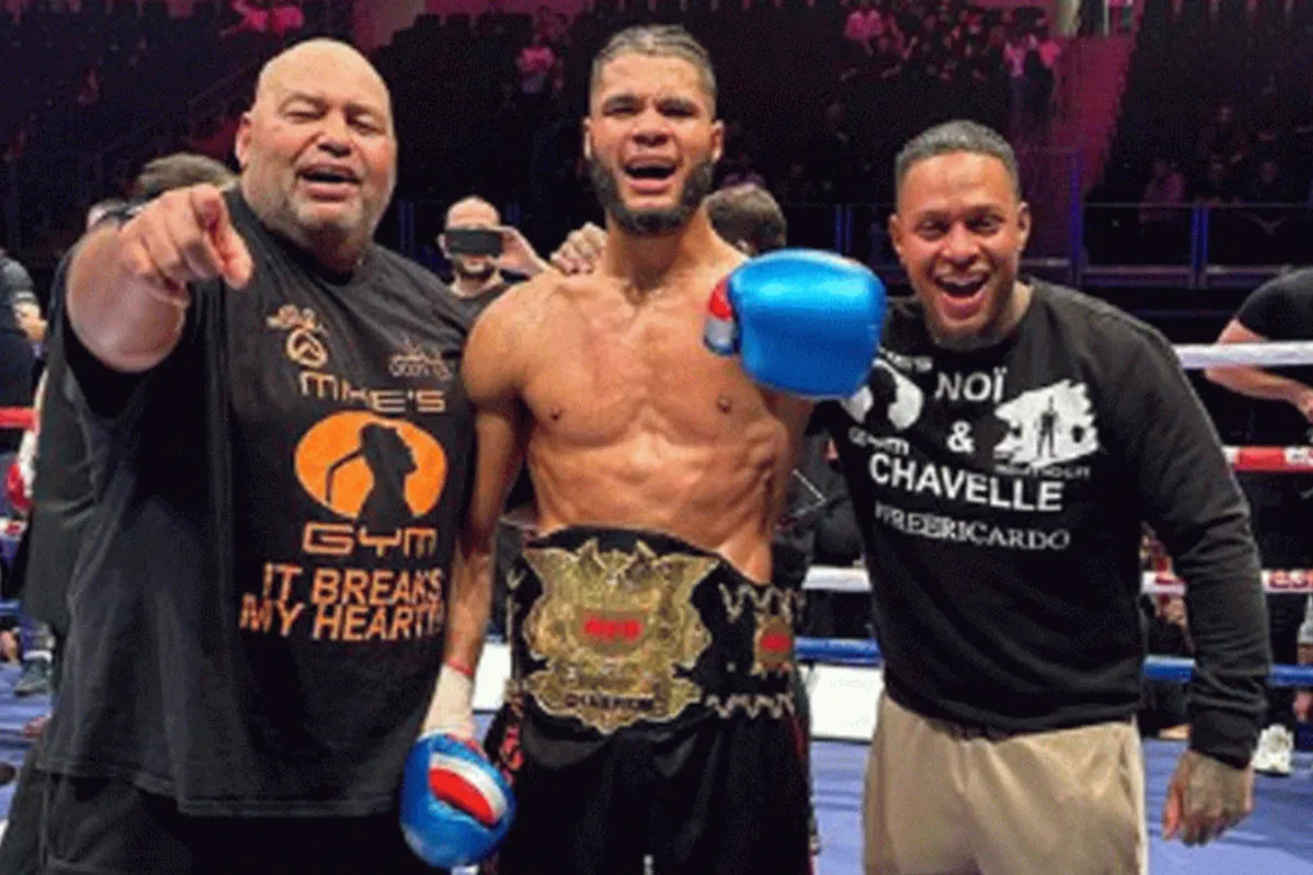 🎥 Glory debutant Chico Kwasi slaat zich door Roemeen Stefan Orza heen en claimt overwinning