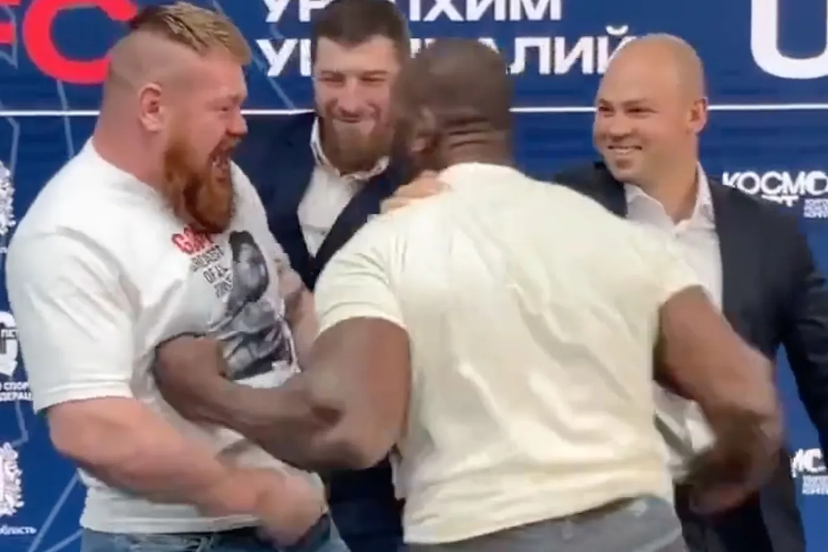 🎥 Compleet gestoord! Staredown MMA-vechters loopt uit de hand