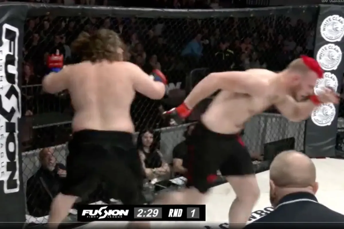 🎥 Duivelse Backfist raakt doel! Zware klappen tijdens kooigevecht