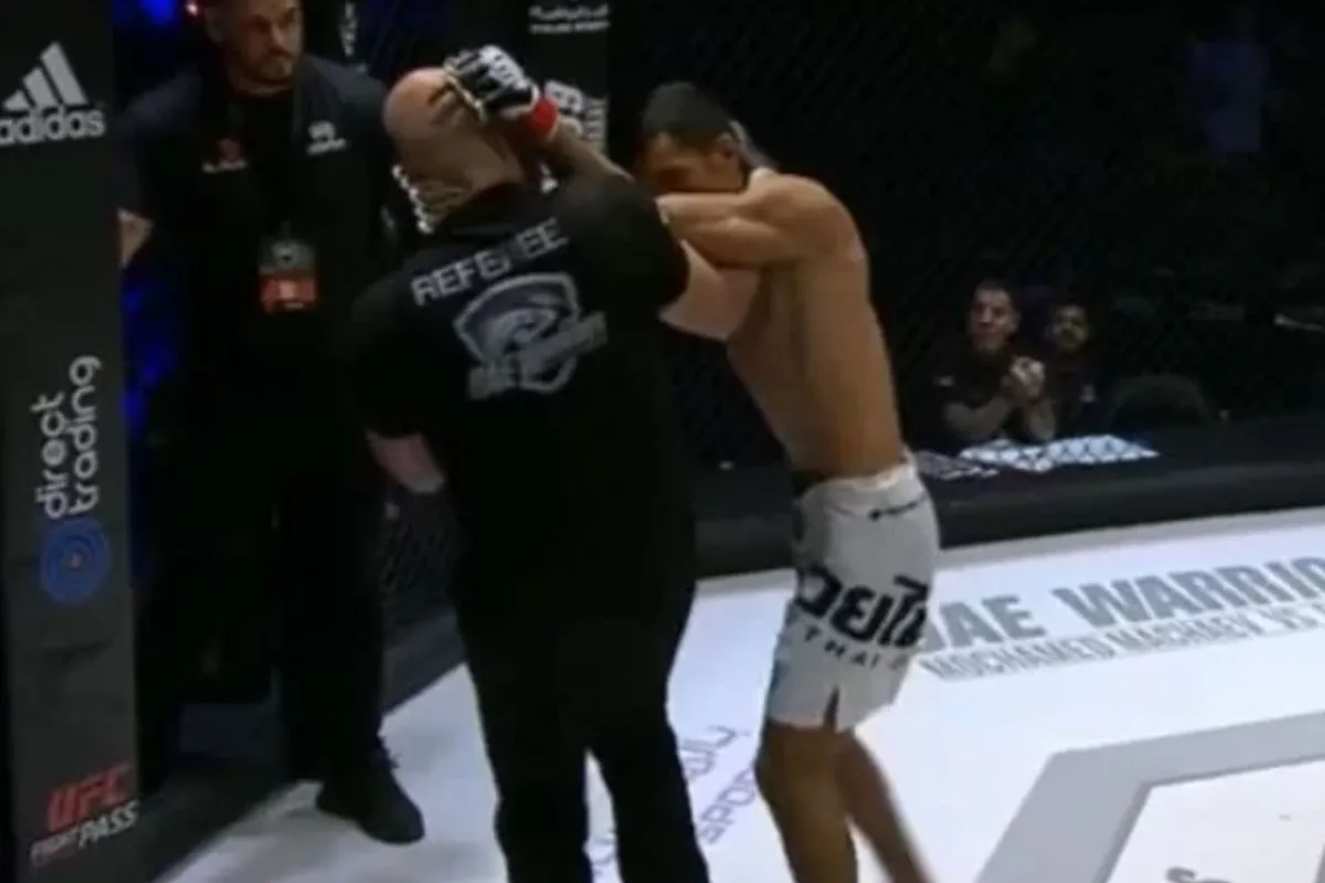 🎥 Scheids krijgt klappen van kooivechter! Helemaal de kluts kwijt