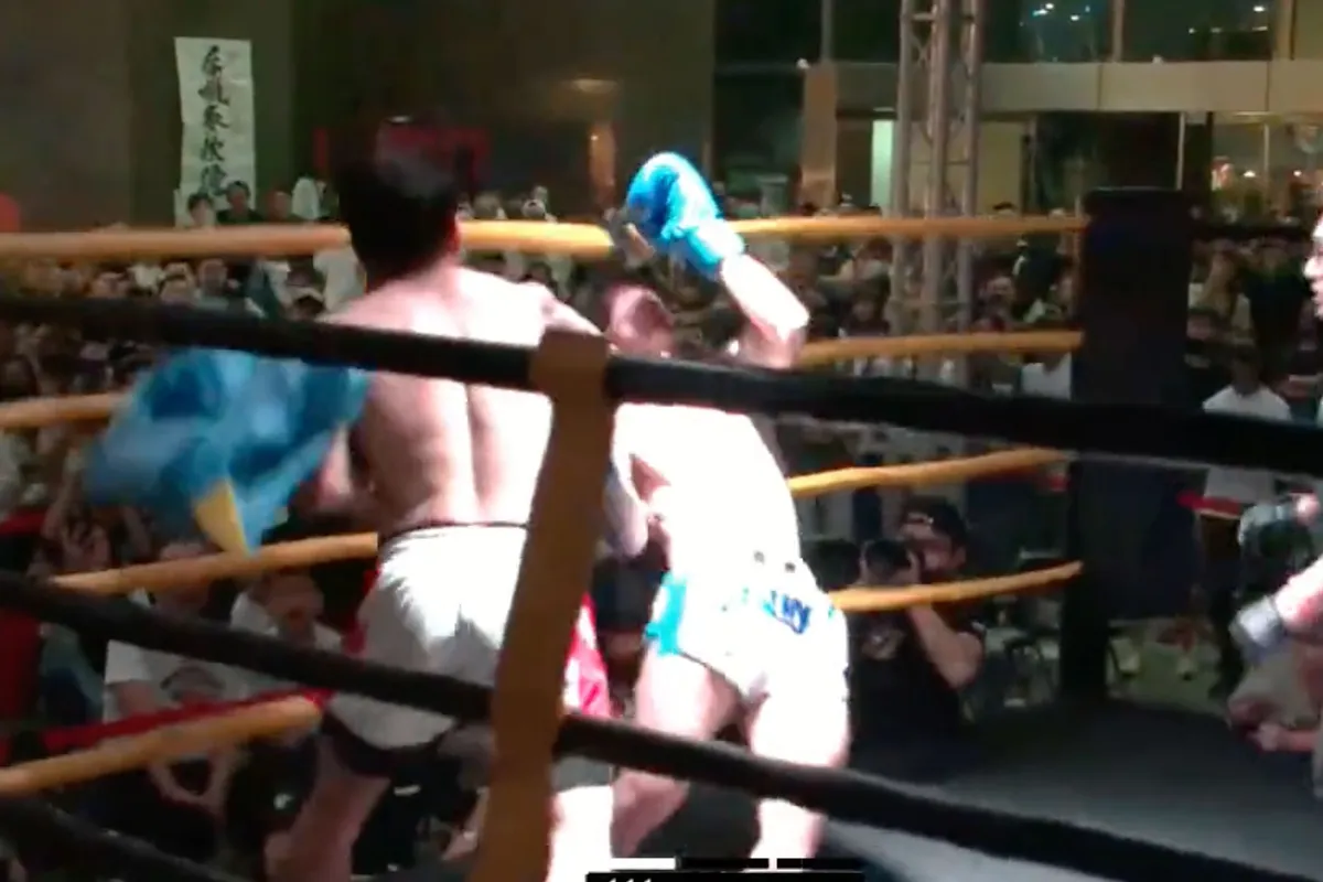 Handdoek in de ring voorkomt slachting! Thaibokser totaal kansloos