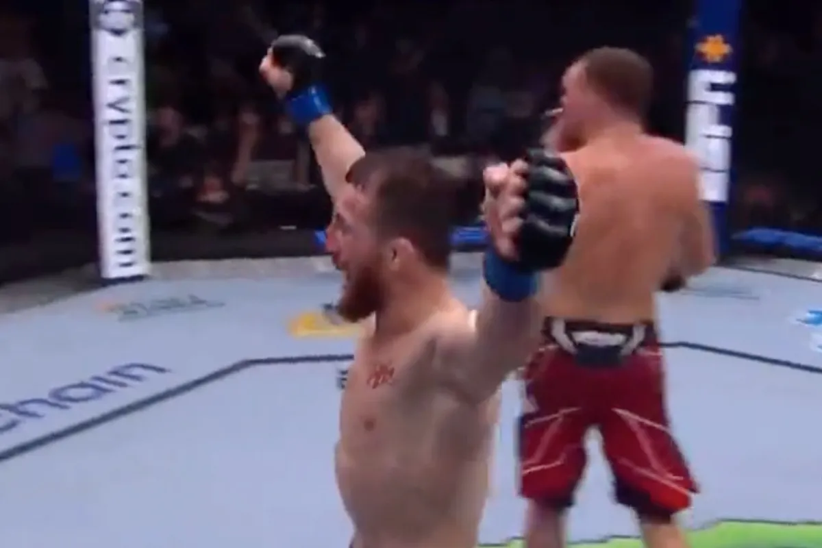 Dvalishvili verslaat Yan tijdens UFC Las Vegas en zet top prestatie neer