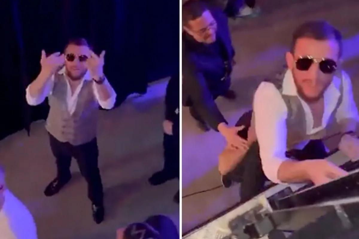 Fan met grote bek aangepakt op tribune door UFC-vechter! 'Kom dan'