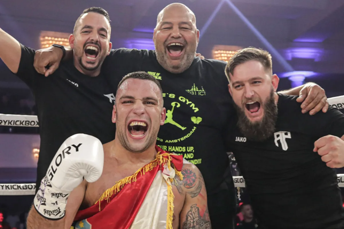 Toptrainer Mike Passenier geeft kickboks masterclasses! 'Geschikt voor iedereen'