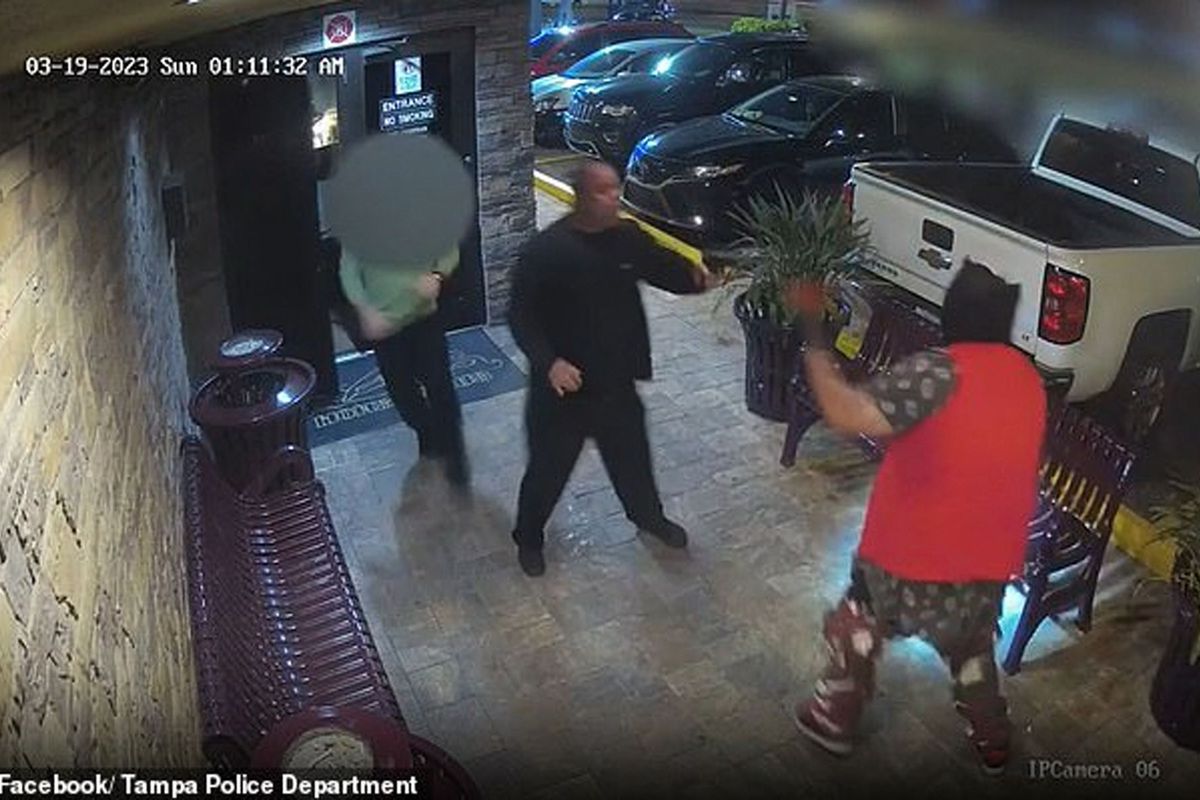 MMA-vechter voorkomt massaschietpartij in Stripclub! 'Stopt man met pistool'