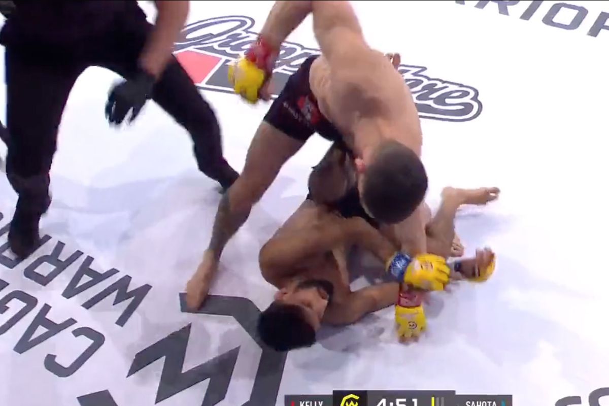 🎥 Sprakeloos! MMA-vechter Sam Kelly scoort 10 seconden knock-out op CW 151