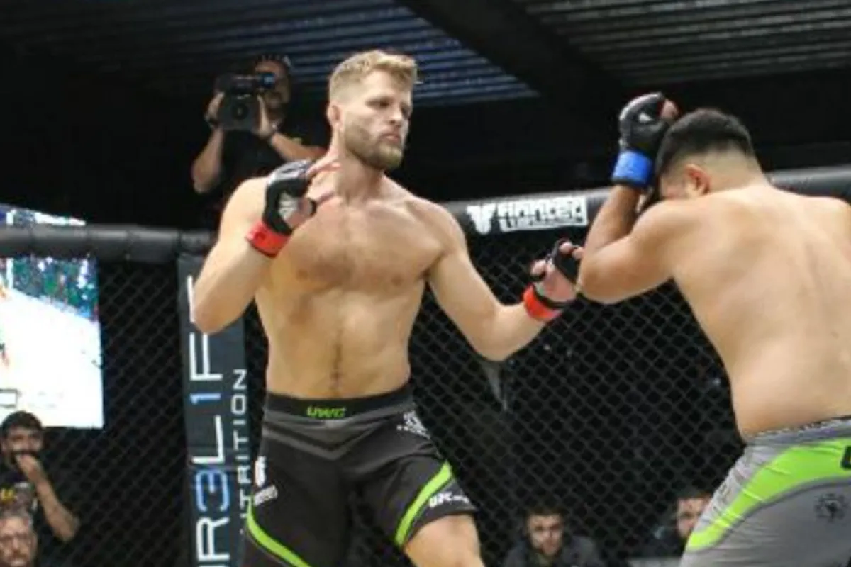 Nederlandse MMA-vechter Victor Kuiks grote ster in Mexico: Razendsnel succesvol