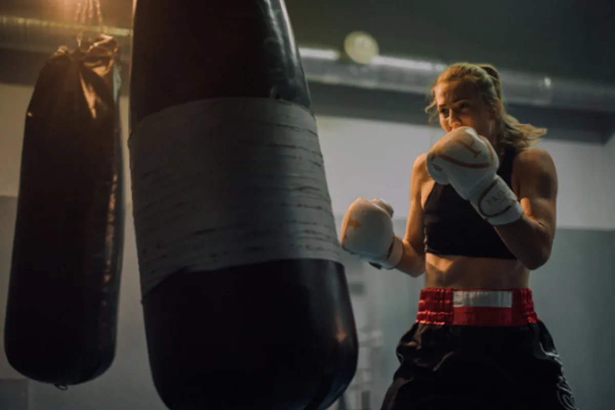 De voordelen van groepstrainingen bij een boksschool
