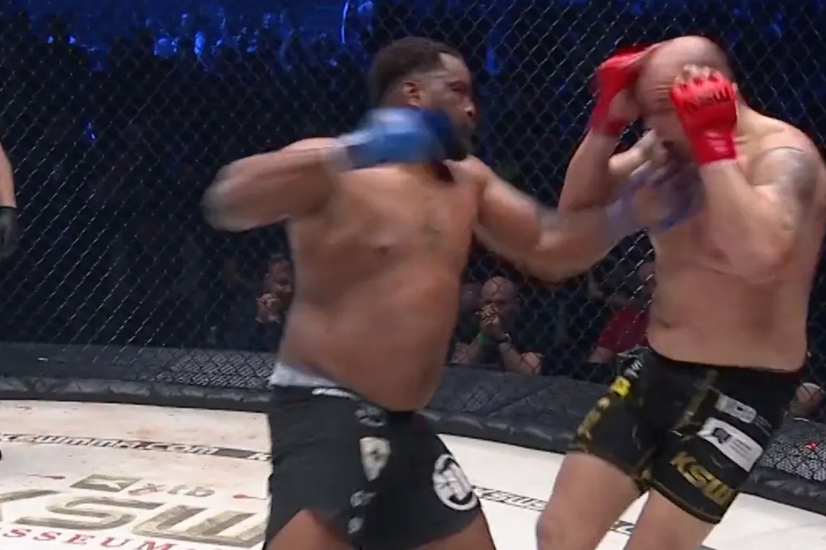 Vechtmachine Errol Zimmerman verslaat Tomasz Sarara tijdens KSW 81 in Polen