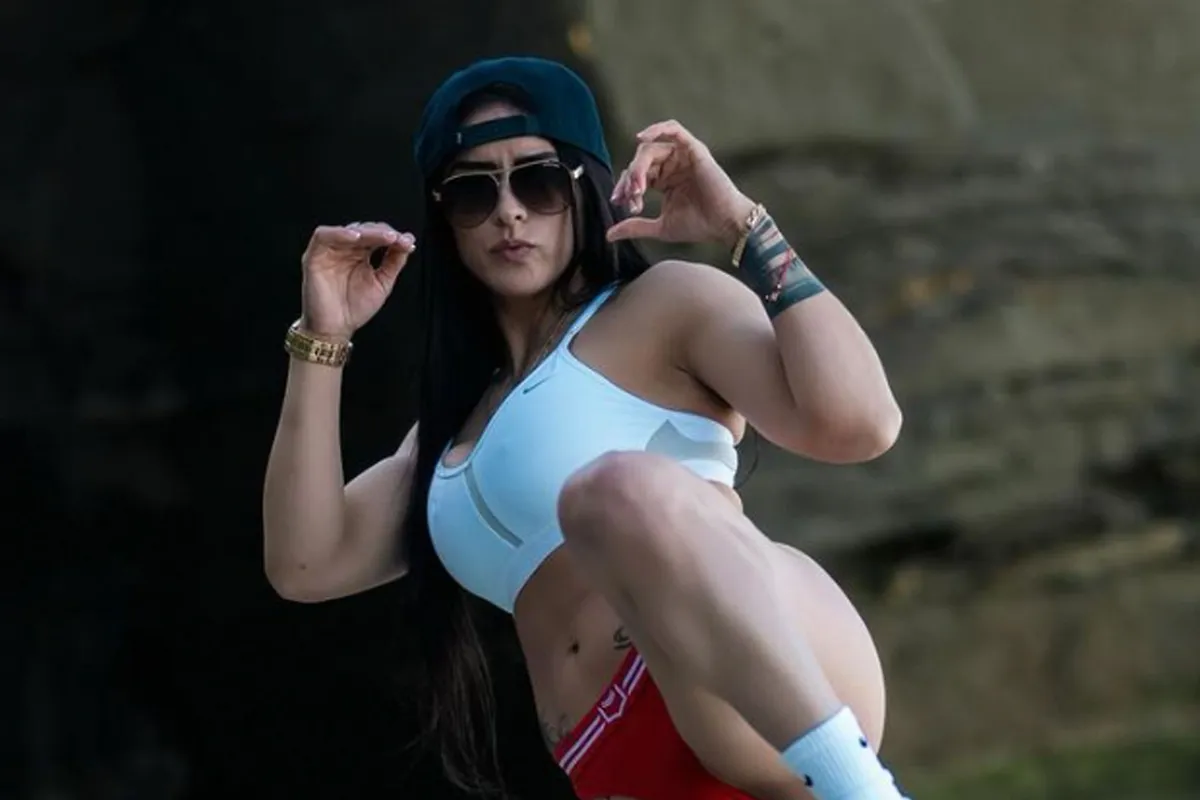 📸 Ademloos! Sexy MMA-ster Loba Acosta laat niets aan de verbeelding over