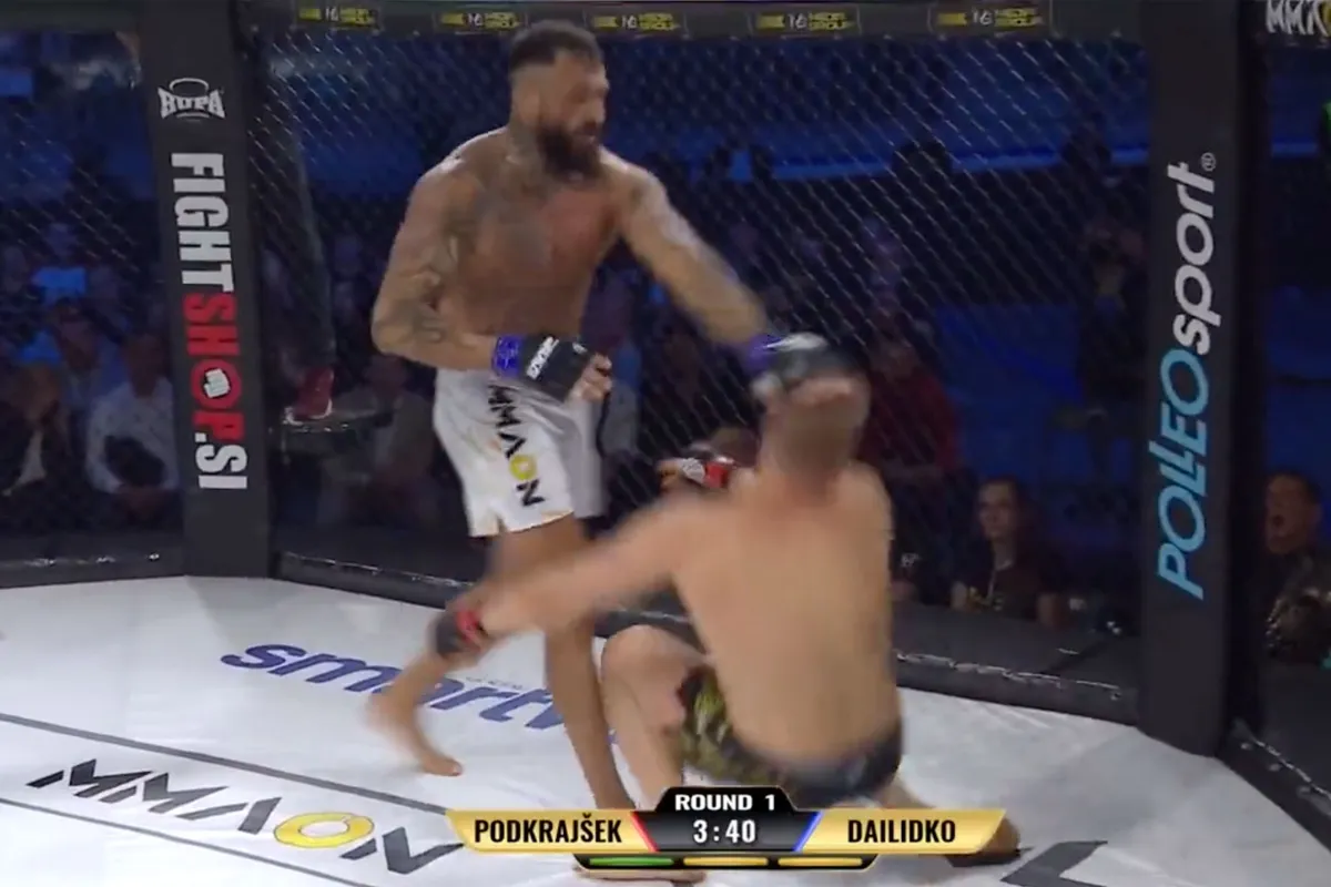 🎥 Kaakpijn! Knietje kooivechter zorgt voor brute knock-out