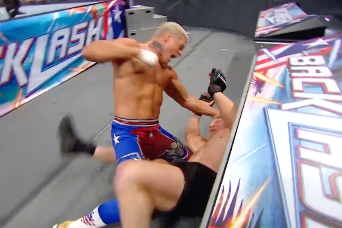 🎥 WWE en UFC-ster Brock Lesnar compleet gesloopt door Cody Rhodes