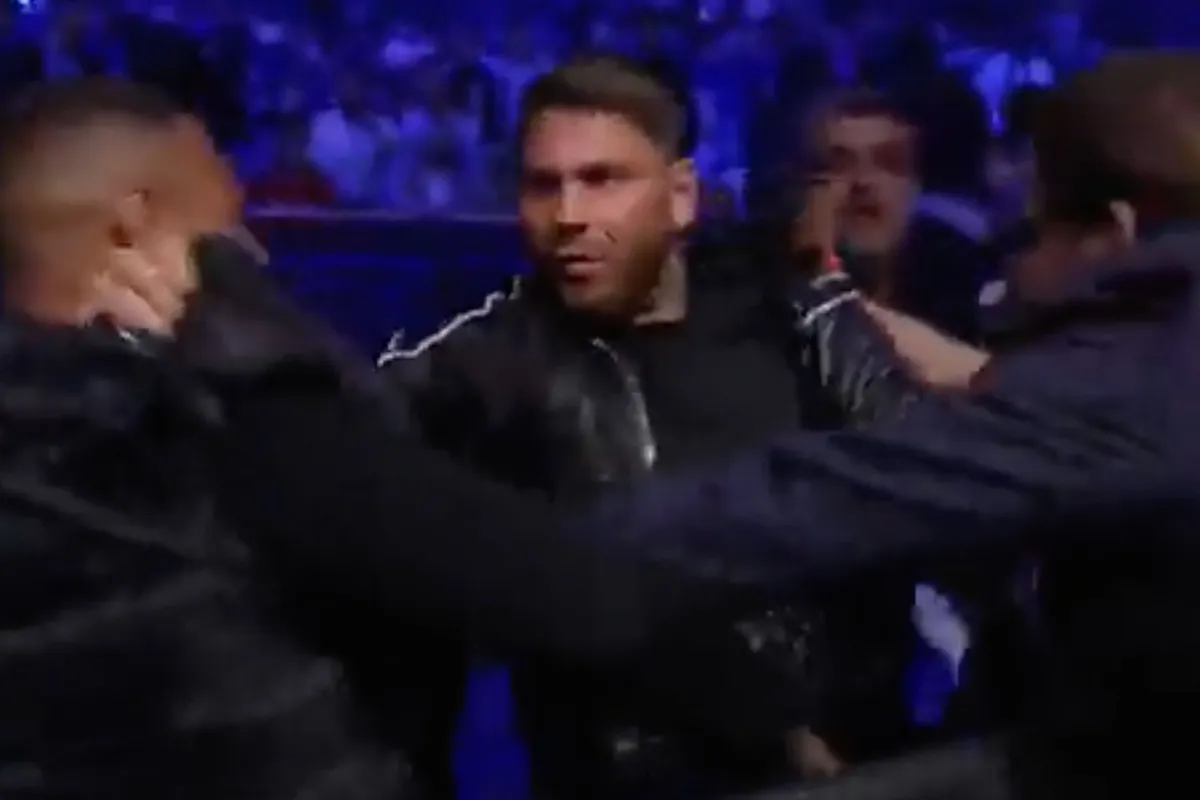 🎥 Slaande ruzie bekende boksers aan de ring tijdens titelgevecht Katie Taylor