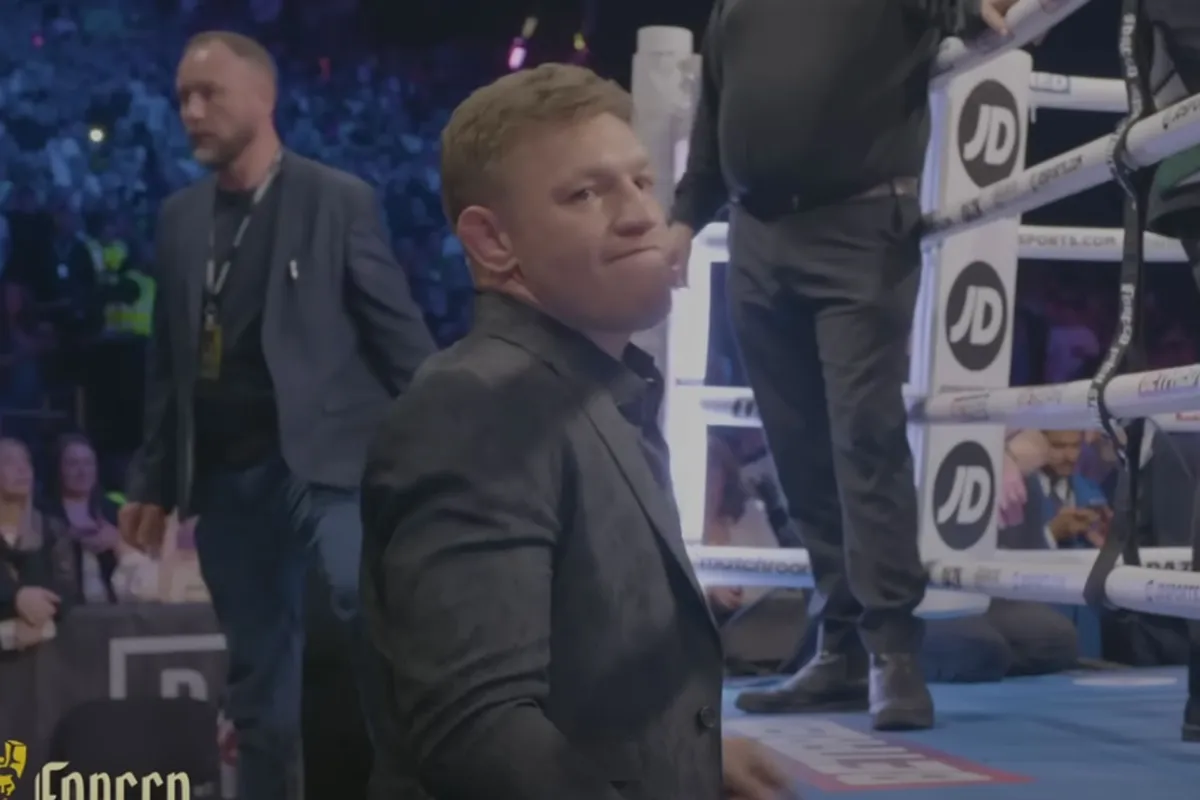 'Zwaar bezopen!' Dronken Conor McGregor maakt ruzie met bokspromotor Eddie Hearn