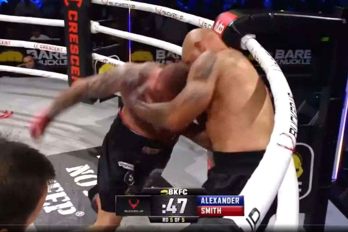 🎥 51-jarige bokser overleeft brute afstraffing! Blijft ongeslagen in bareknuckle