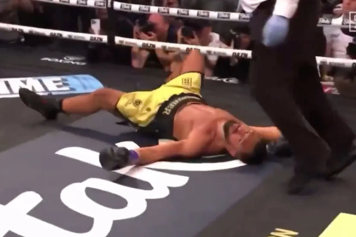 🎥 KSI slaat Joe Fournier 'KO' met illegale elleboogstoot! 'Dit mag toch niet'