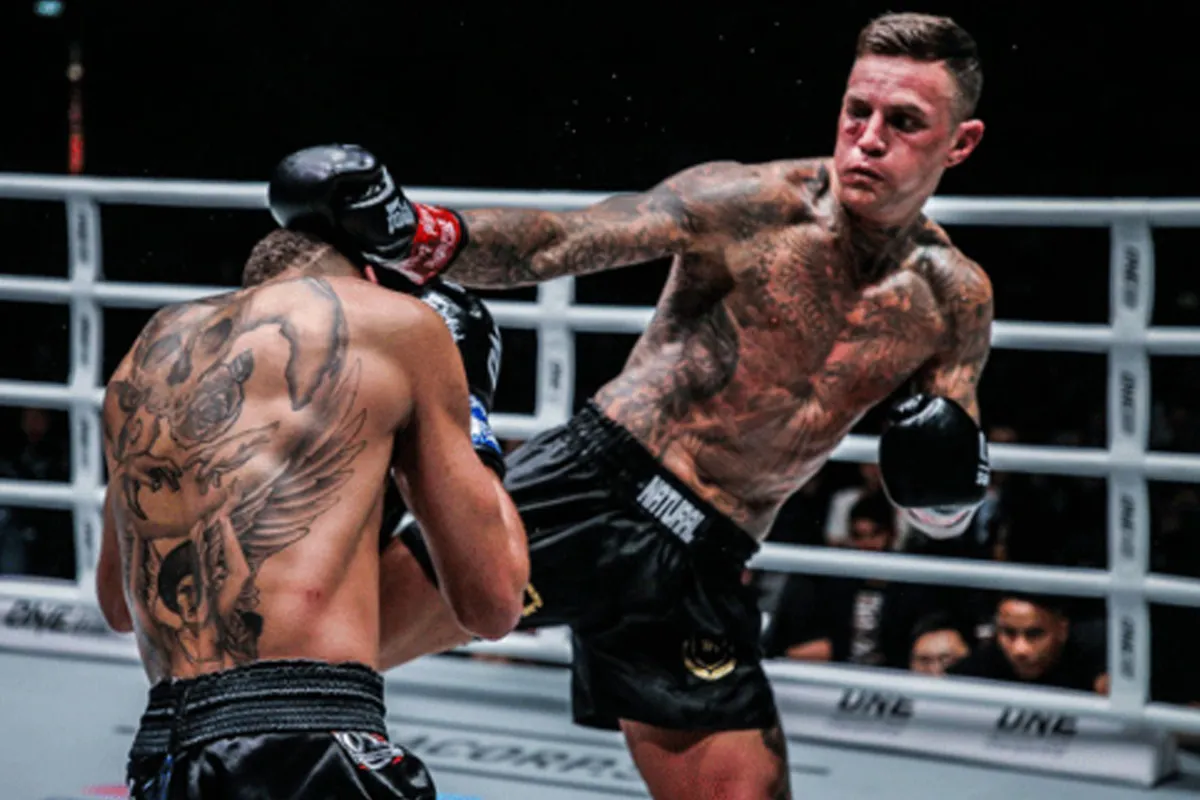 🎥 Topkickbokser Nieky Holzken's dochter blijkt groot talent! 'Vader's moves'
