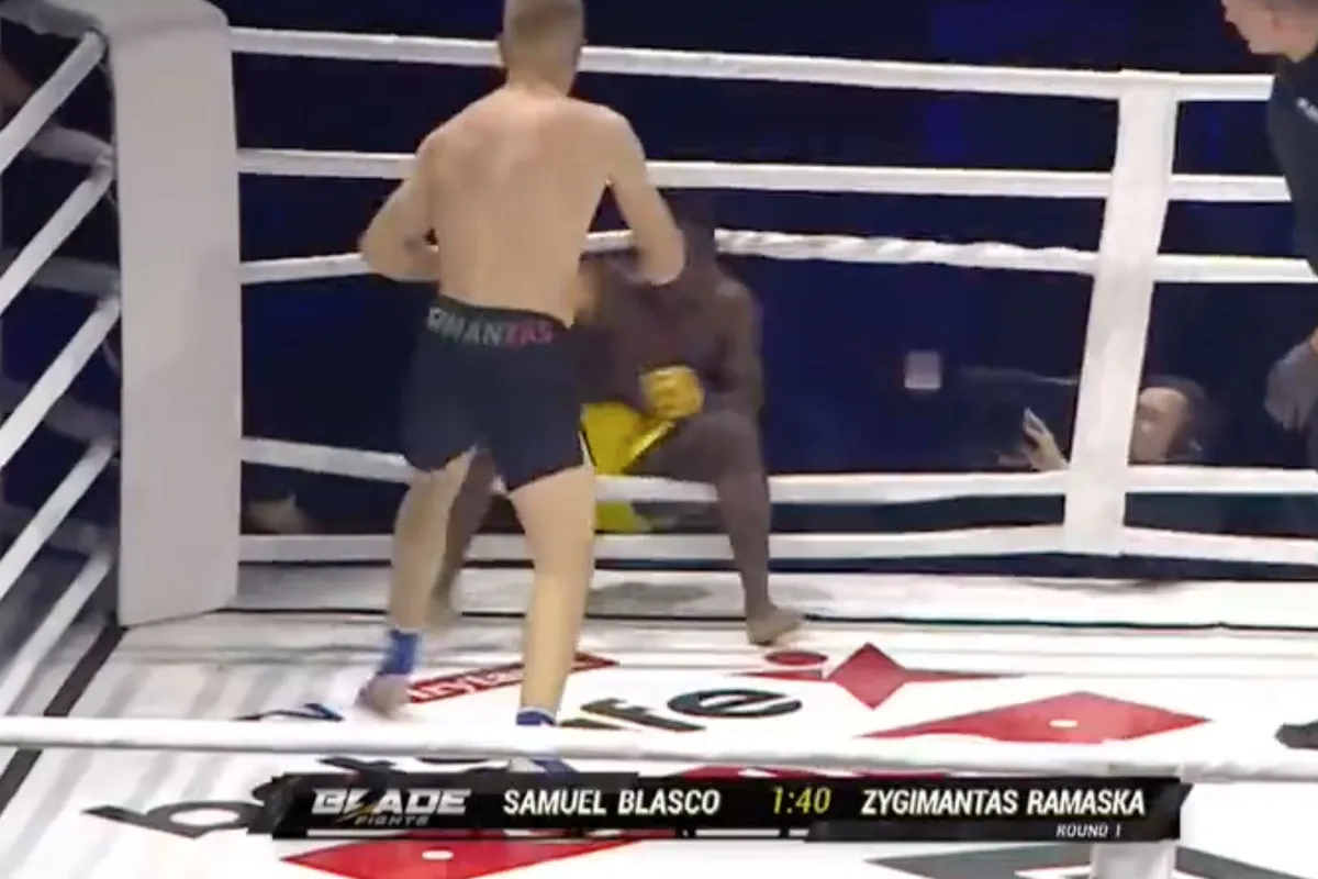 🎥 'Afmakertje!' Kickbokser blaast tegenstander de ring uit