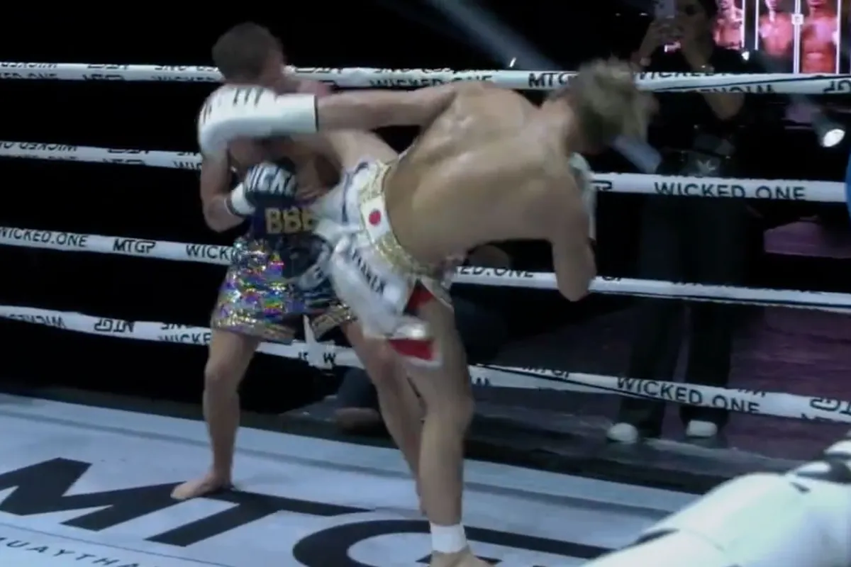 🎥'Crimineel slecht dit!' Bailey Sugden 20 seconden na de bel knock-out getrapt