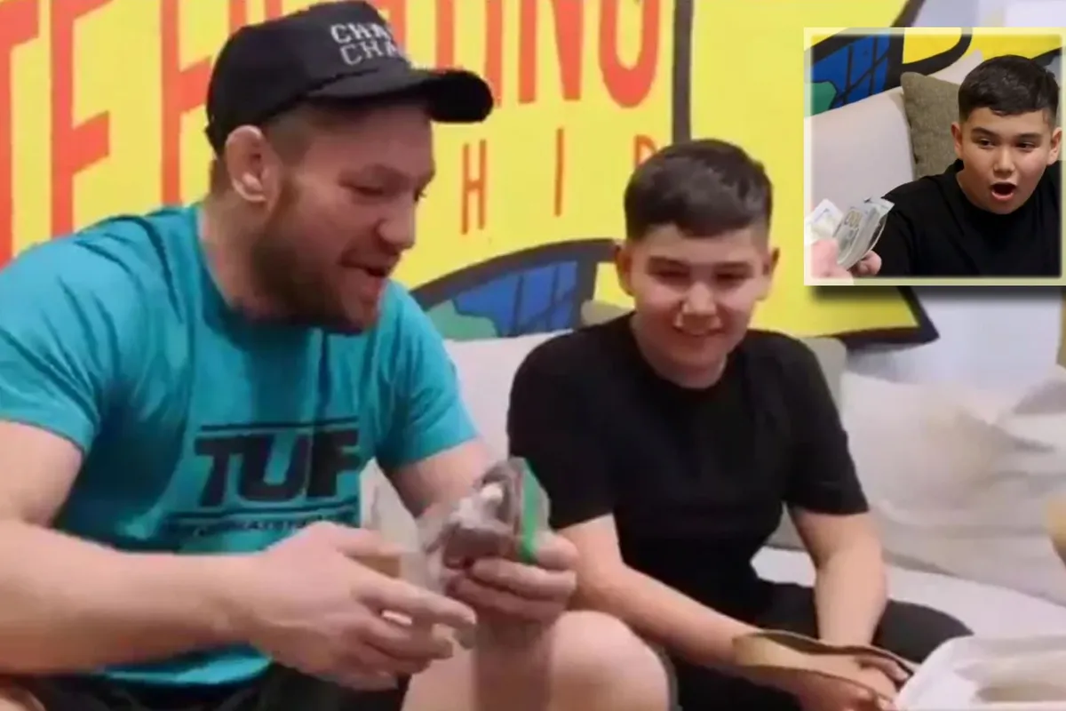 'Pak met geld!' UFC-ster Conor McGegor geeft jochie flink wat poen voor hebbedingetje