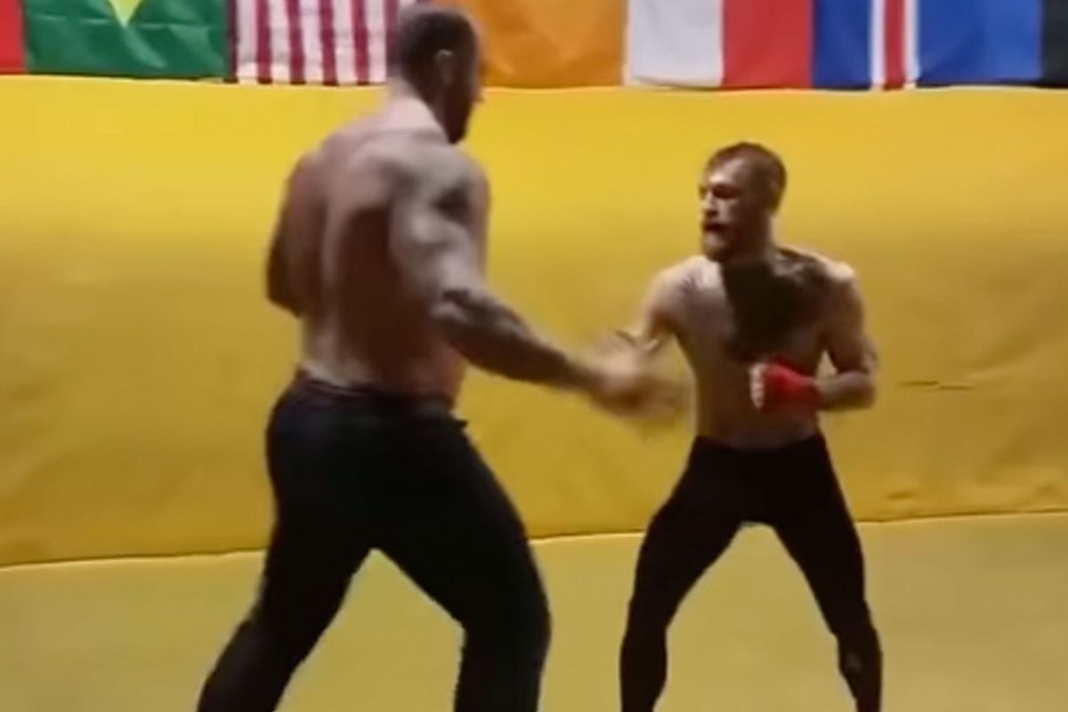 UFC-ster McGregor waarschuwt opschepper met grote bek! Grootte zegt niks'