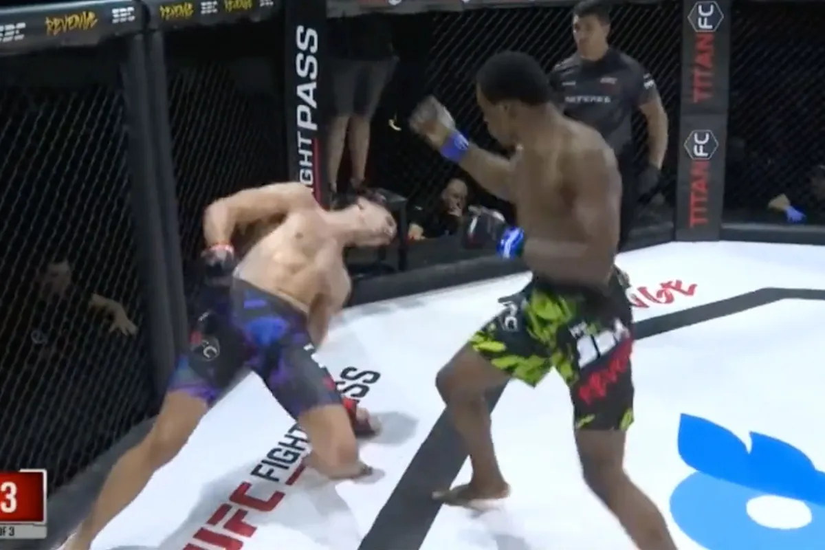 🎥 Goeie genade! Dodelijke headkick knock-out trapt MMA-event af in Servië