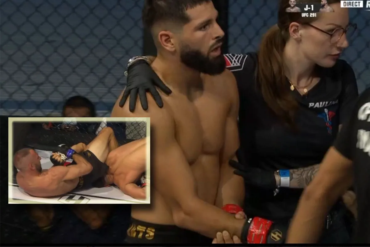 🎥 Krak! Arm kooivechter breekt door brute actie van tegenstander