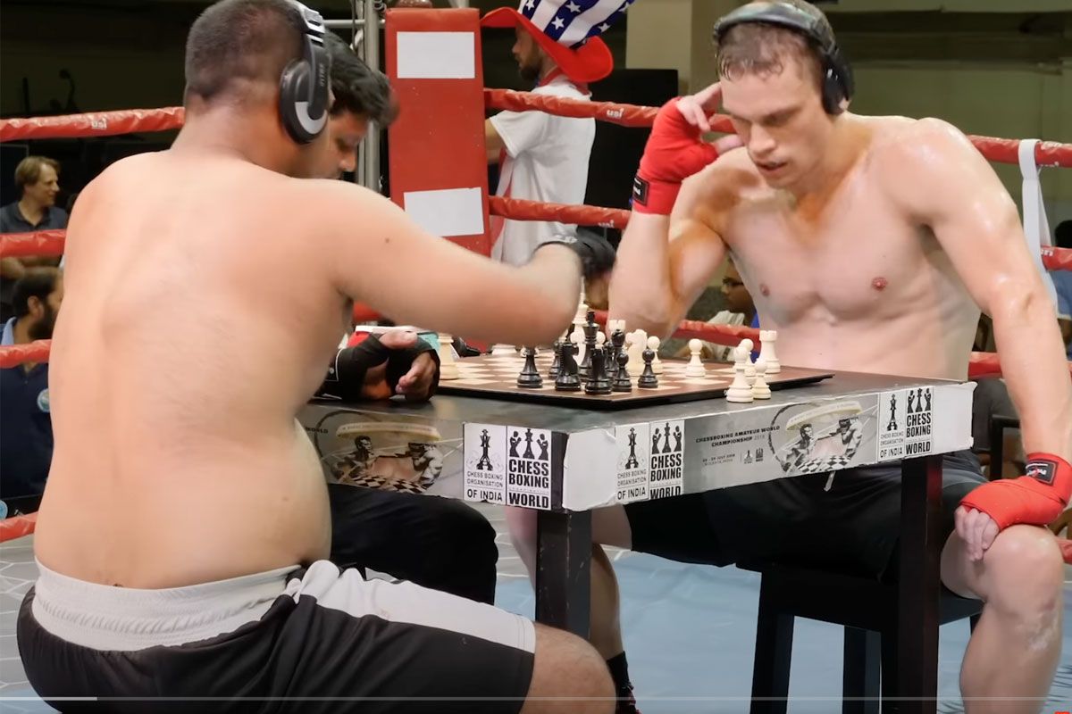 Het integreren van strategie en vaardigheden: Hoe schaken bijdraagt aan vechtsporttraining