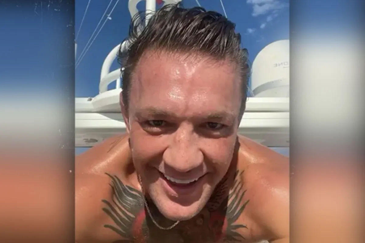 'Psycho!' Conor McGregor zet bizarre trainingsvideo online in Versace stijl