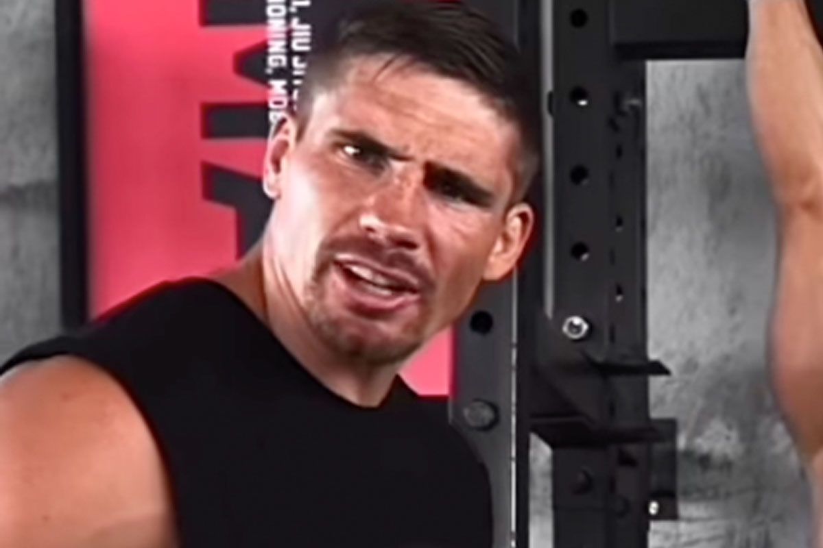 🎥 Rico Verhoeven slaat bodybuilder zwaar onderuit in de gym! 'Realiteit'