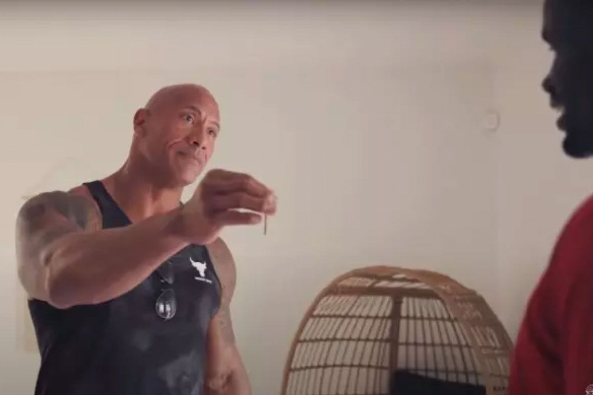 Heldendaad! Dwayne 'The Rock' Johnson helpt UFC-vechter uit de brand