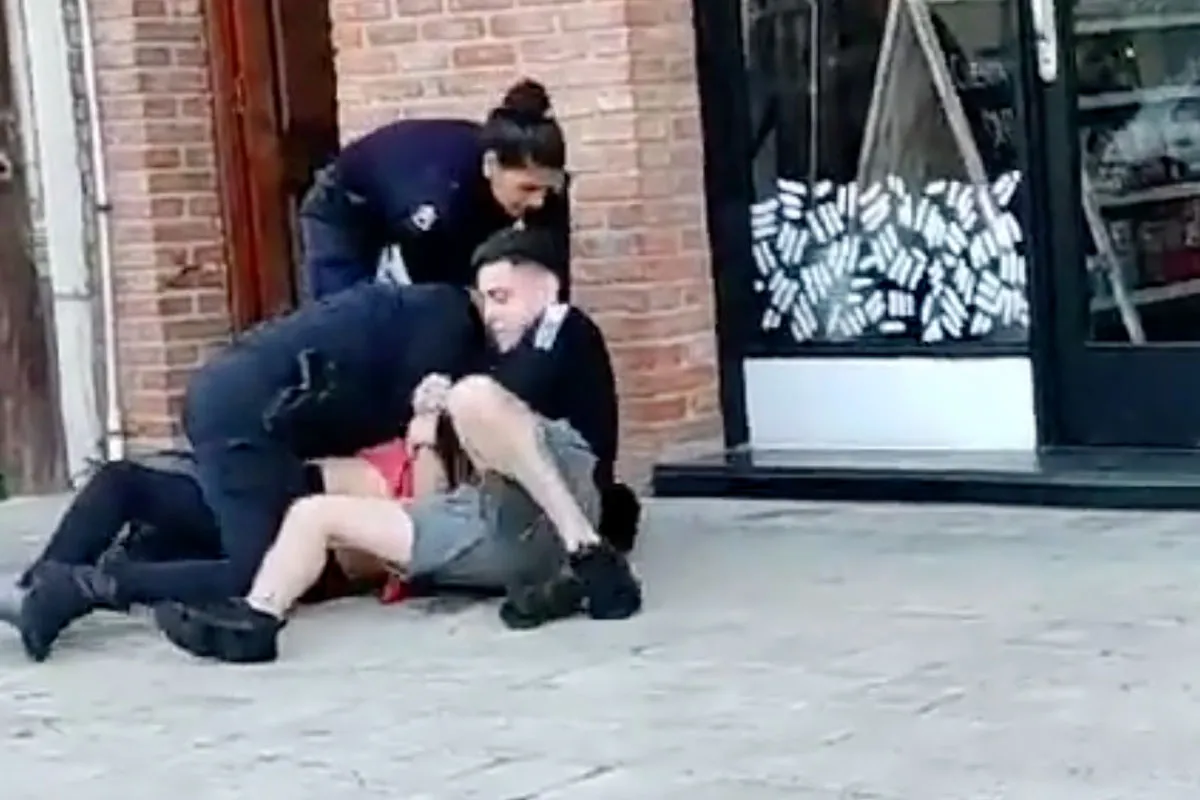 🎥 Jiu Jitsu expert pakt winkeldief hard aan op straat! 'Uiterst effectief'