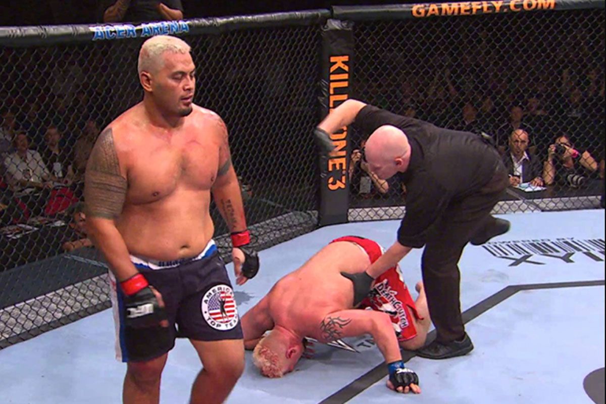 'Waardeloze straathond!' UFC-vechtbaas Dana White aangepakt door legende Mark Hunt