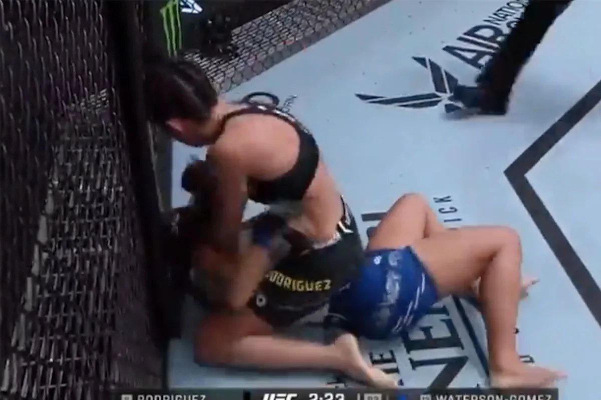 Huilebalk! MMA-vechter breekt volledig in tranen uit en kan beter stoppen na zoveelste verlies