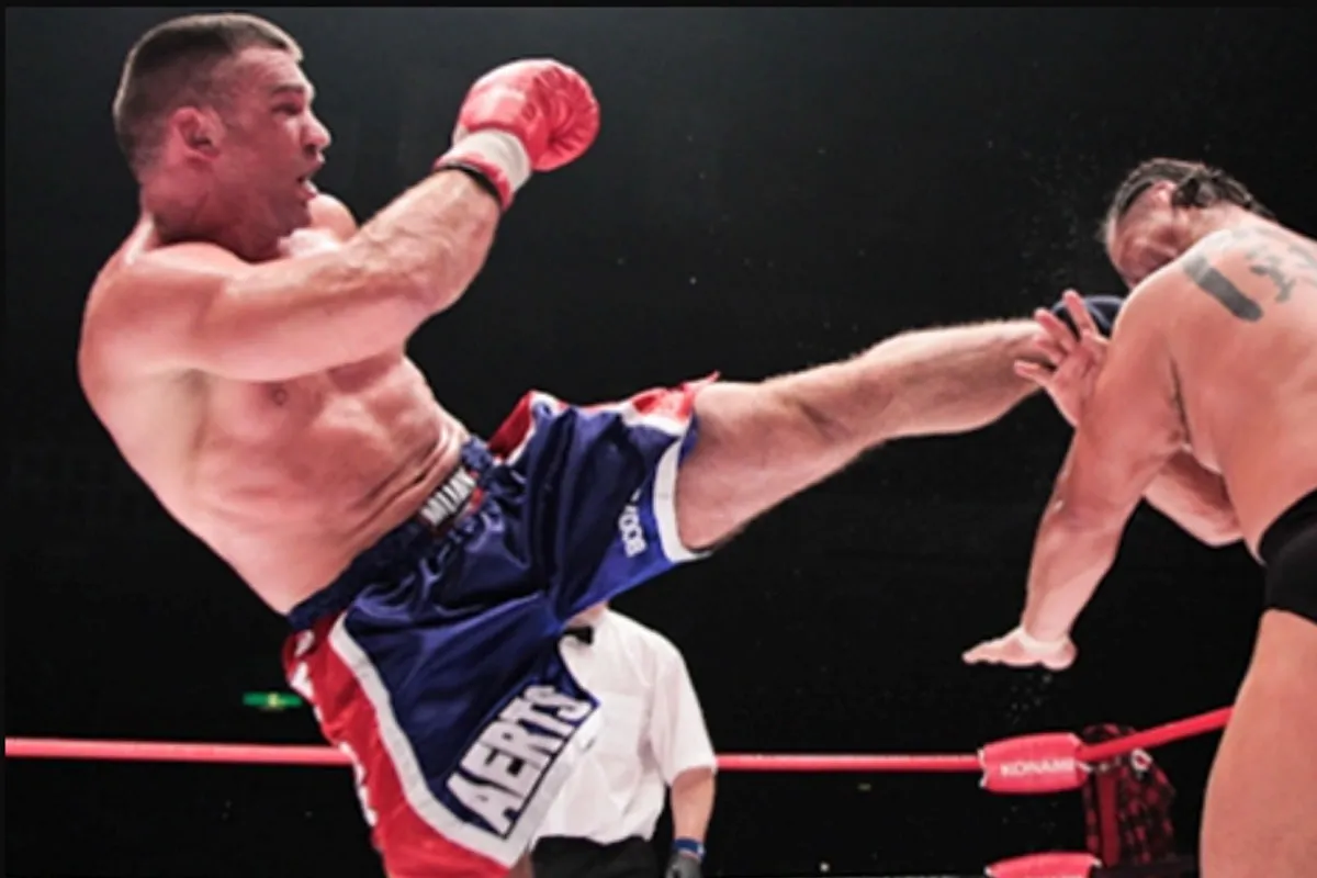 Kickbokslegende Peter Aerts zorgt voor schrikreactie in Japan! 'Dit kan niet waar zijn'