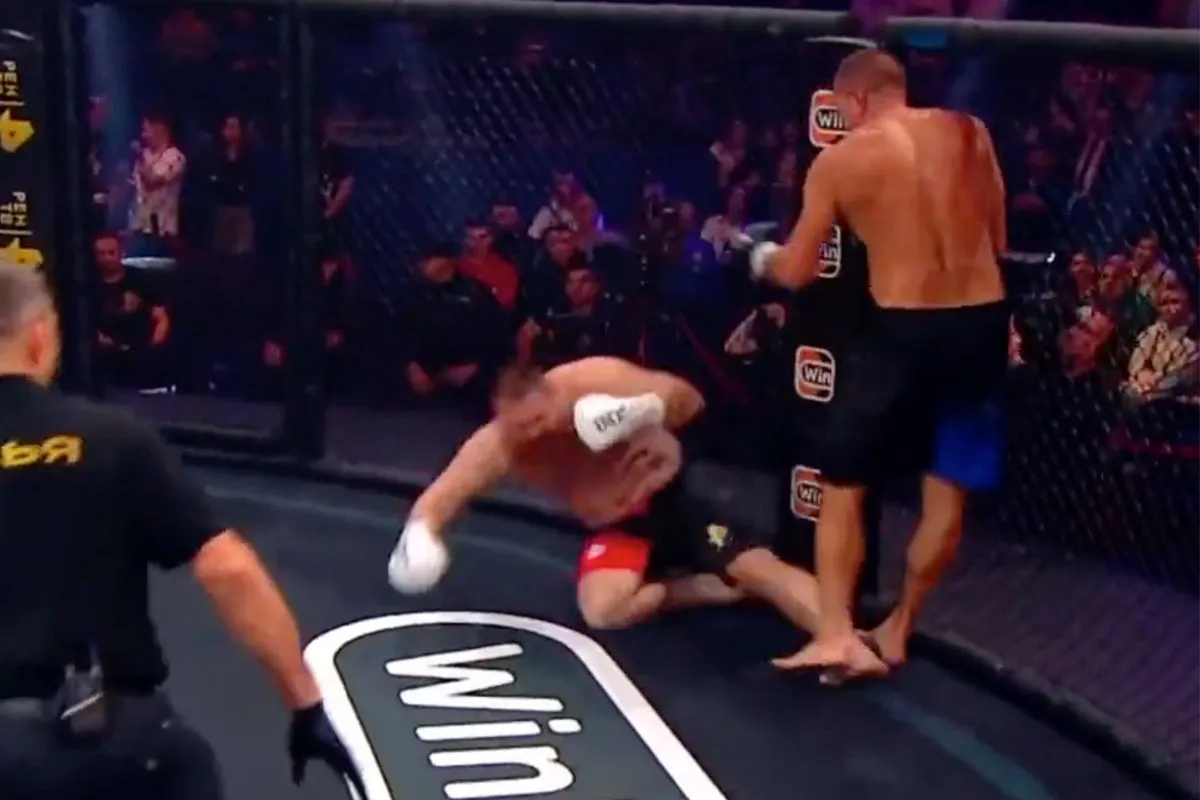 🎥 | Wat een pak slaag! Rode Tarzan Datsik onderuit na afstraffing tijdens bokswedstrijd