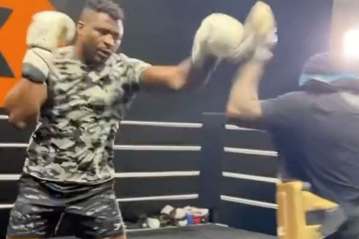 🎥 'Jesus wat slecht!' Francis Ngannou gaat het niet redden tegen Tyson Fury