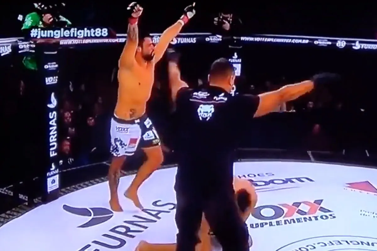 🎥 Bizar record UFC-vechter waar je niets van wist: '3 x in 1 gevecht'