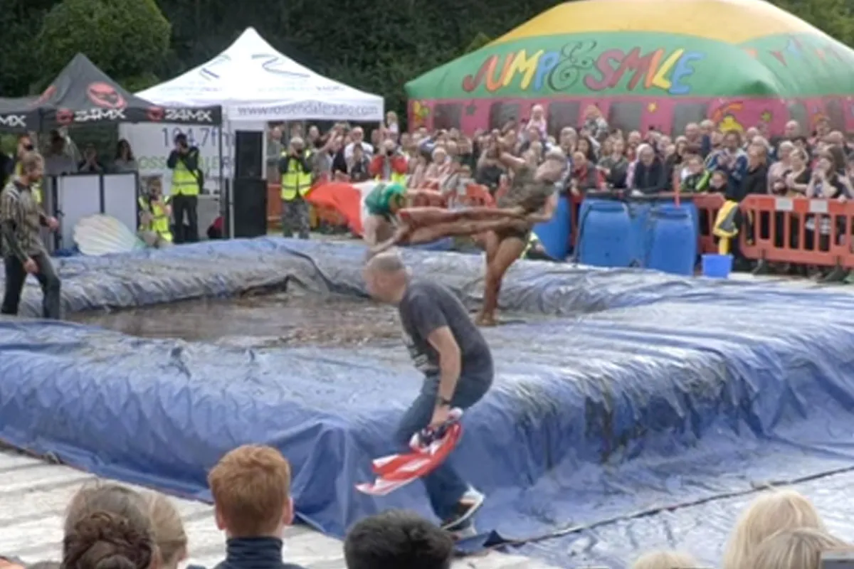 🎥 Ballen in de Jus! 'Dit de meest vetste worstelcompetitie ooit'