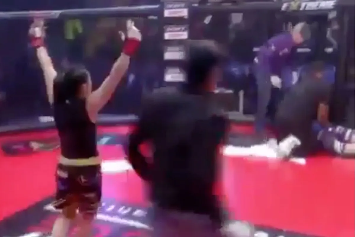 🎥 Bizar! Blunder scheidsrechter kost MMA-vechter bijna het leven