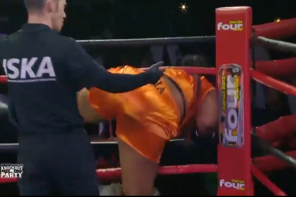 🎥 Bokser is het zat loopt ring uit na 2 klappen: 'Helemaal klaar mee'