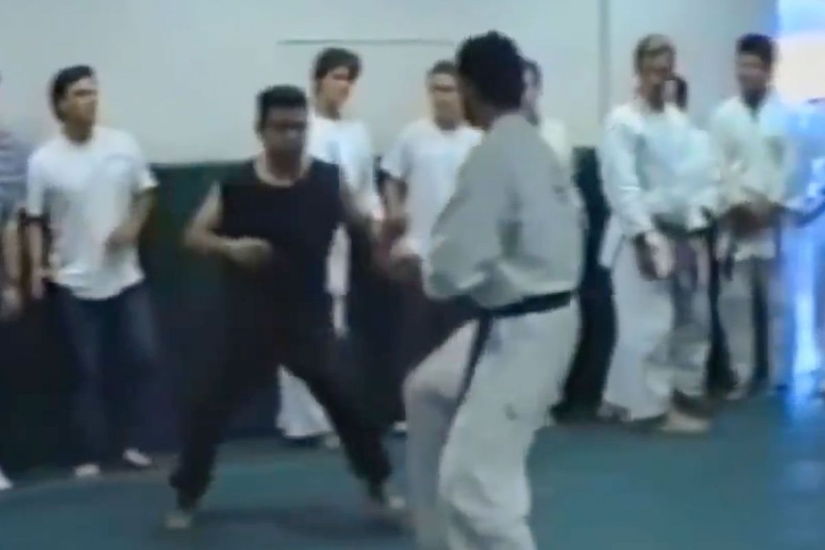 🎥 Kung Fu mannetje krijgt pak slaag van BJJ expert: 'Hardleers'