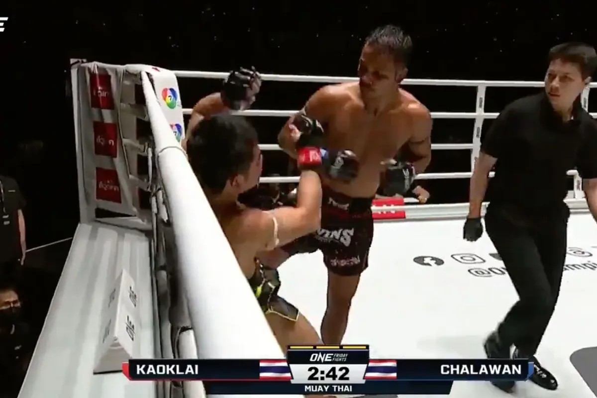 🎥 Ongekende knock-out na wonderbaarlijke comeback: 'Kop van beton'