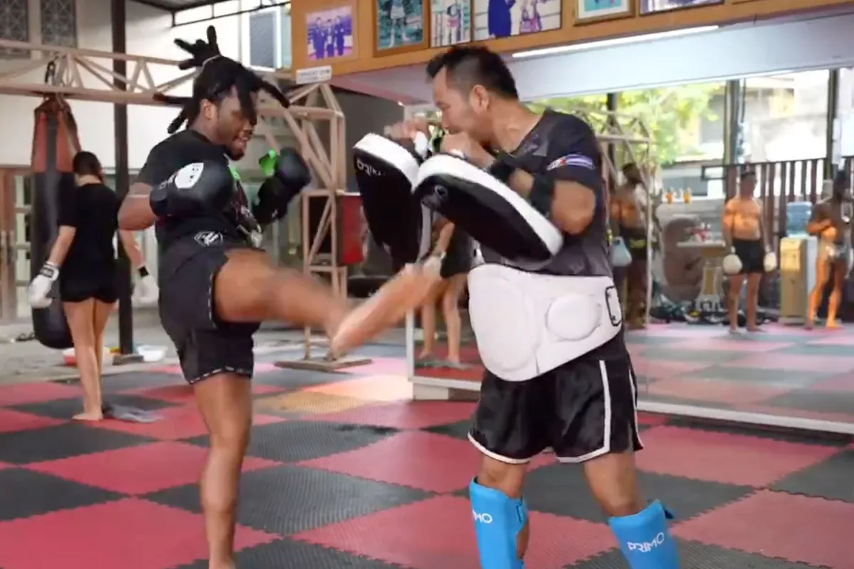 🎥 Rapper Denzel Curry blijkt Kickbokstalent: 'gevecht met Wiz Khalifa'