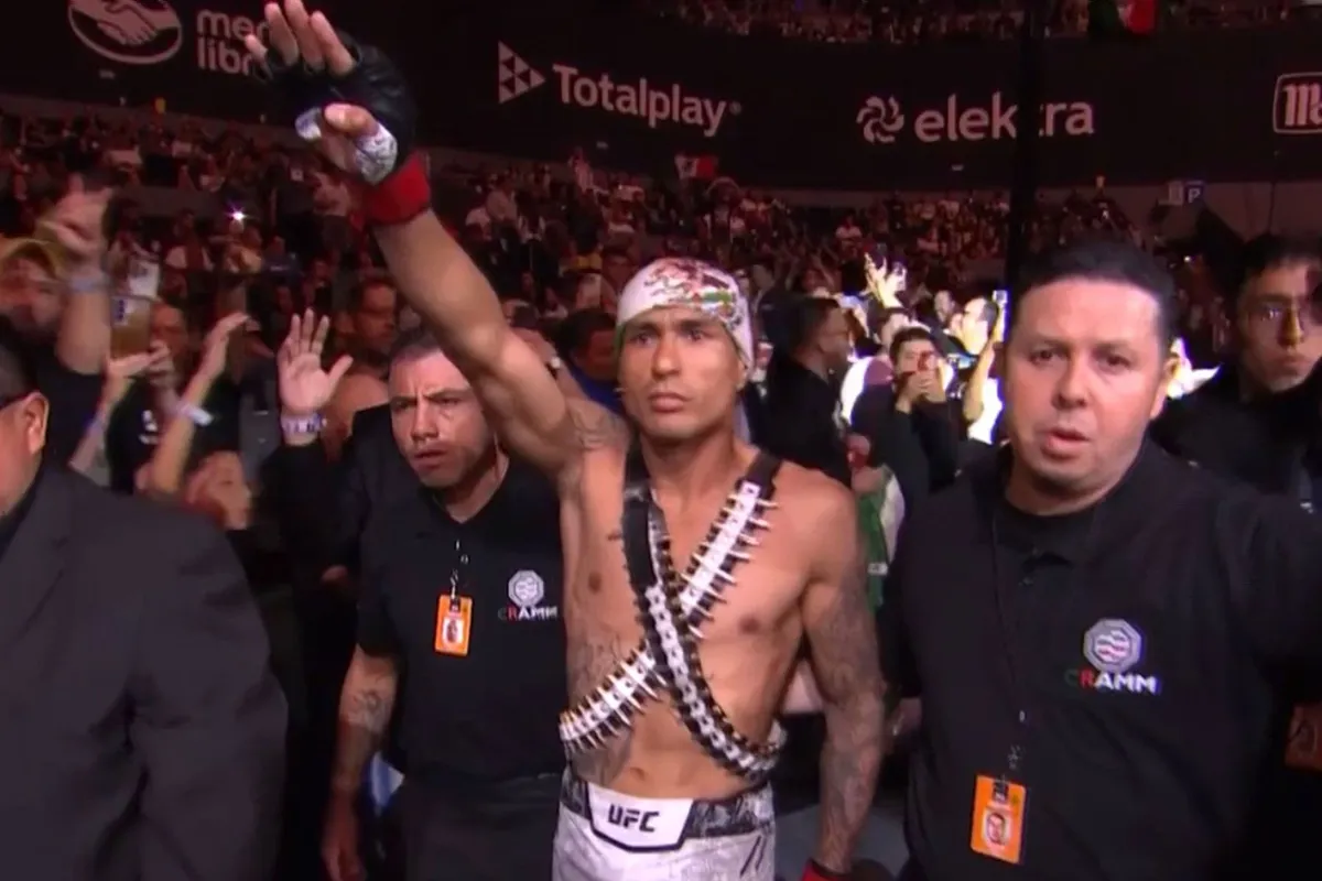 Hitlergroet brengende UFC vechter zorgt voor commotie: 'Nazi streken'