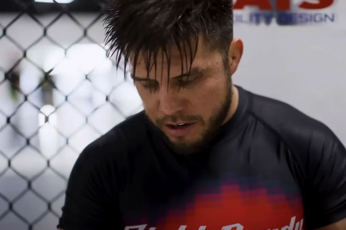 'Vuile naaistreek!' UFC-ster ontslaat coach op staande voet tijdens live video opnames